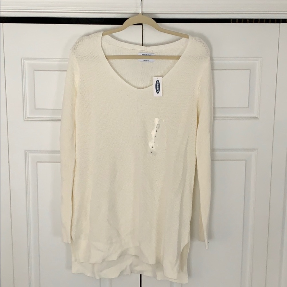 ⭐️New⭐️ cream v-neck sweater